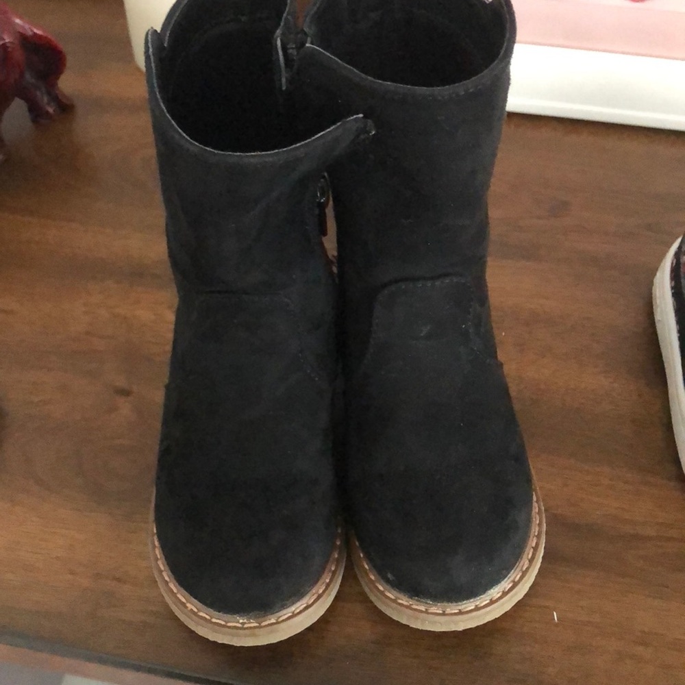 Black toddler boots with bow